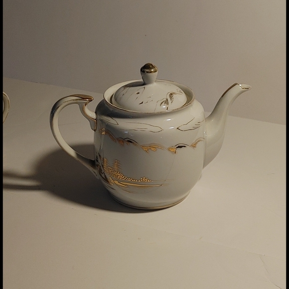 Kutani Teapot and Creamer Hand painted - Picture 3 of 8